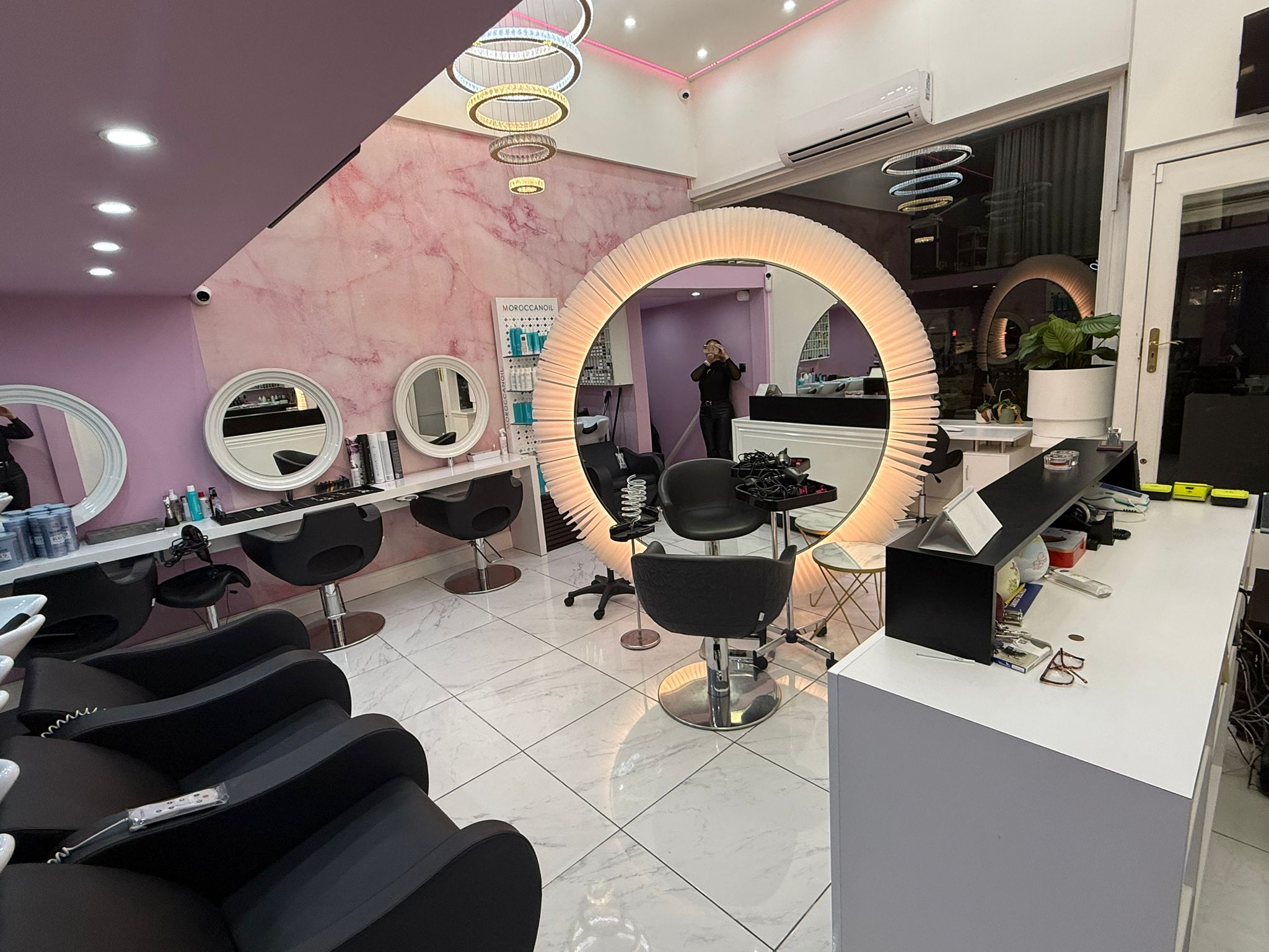 Pretty Hair Studio - Luxury salon interior